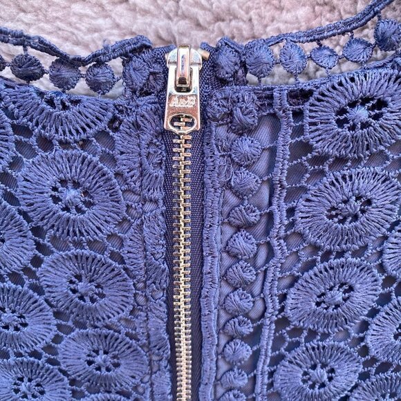 Abercrombie & Fitch Blue Lace Crochet Crop Tank Top Shirt Sz Medium - Picture 6 of 8